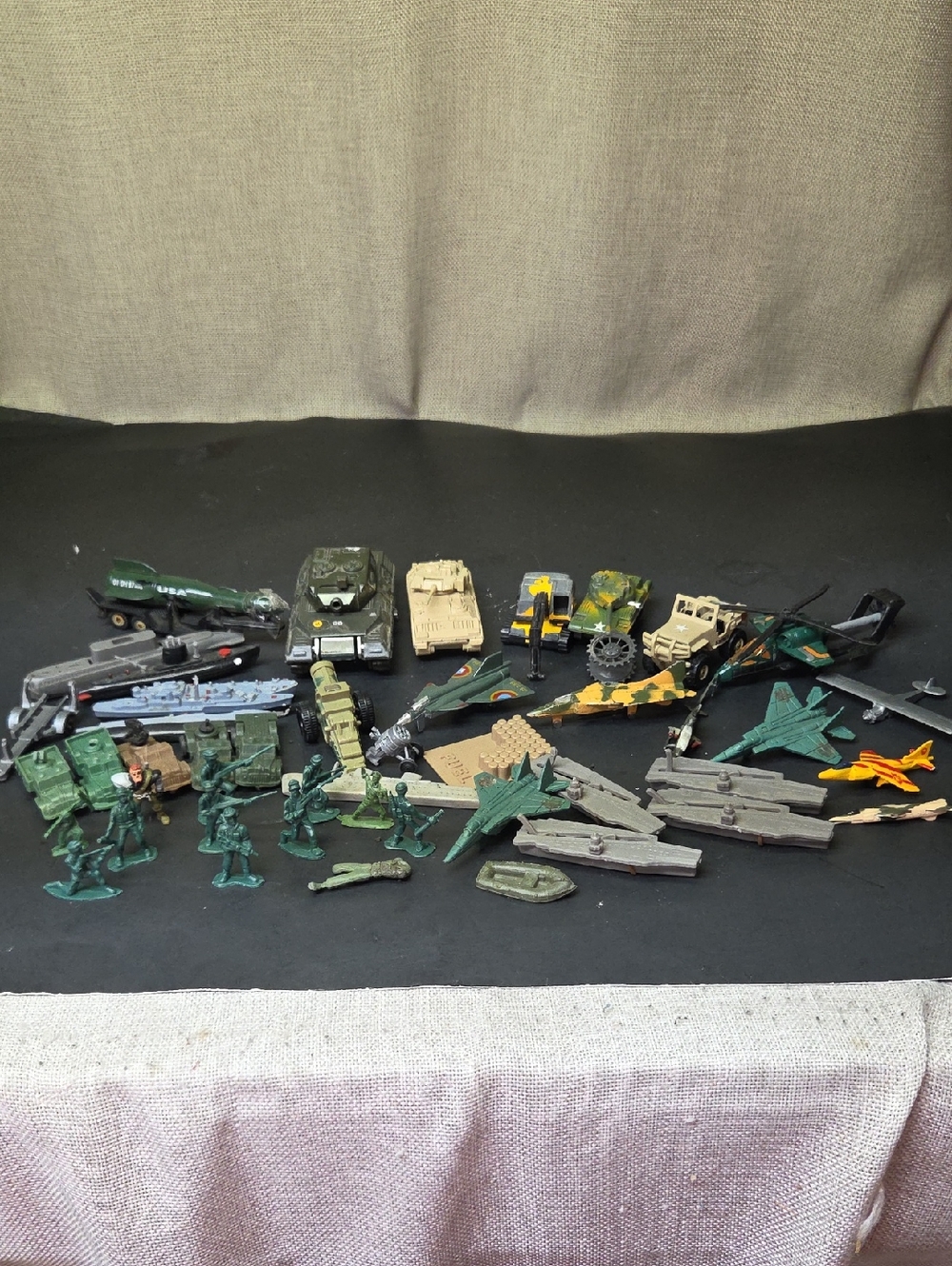 vintage plastic military toy playset lot, Tanks, Planes, Jeeps, People